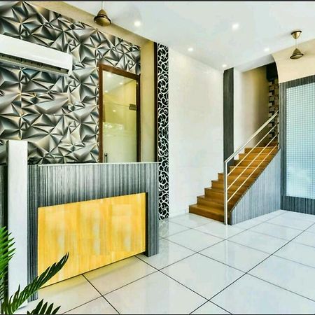 Hotel Palace Residency near Lokmanya Tilak Terminus Mumbai Bagian luar foto