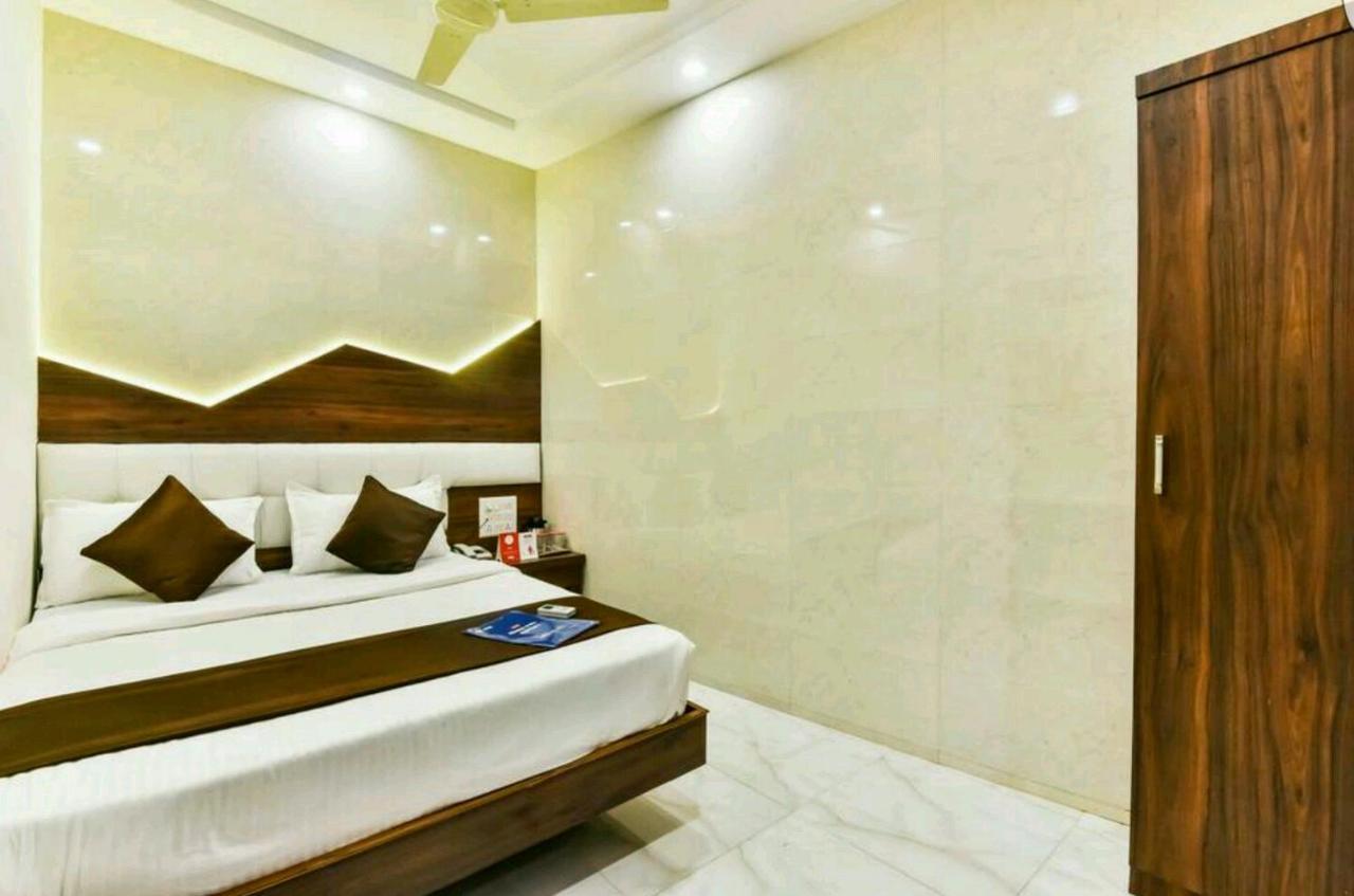Hotel Palace Residency near Lokmanya Tilak Terminus Mumbai Bagian luar foto