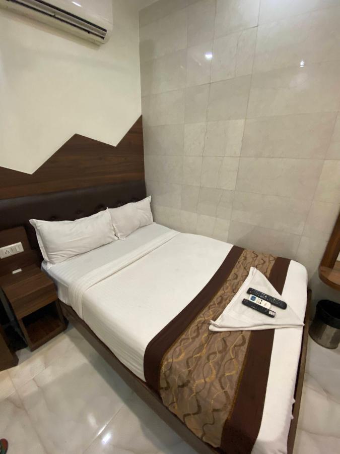 Hotel Palace Residency near Lokmanya Tilak Terminus Mumbai Bagian luar foto