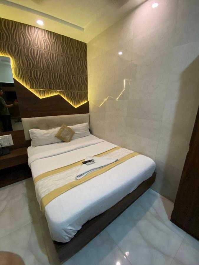 Hotel Palace Residency near Lokmanya Tilak Terminus Mumbai Bagian luar foto