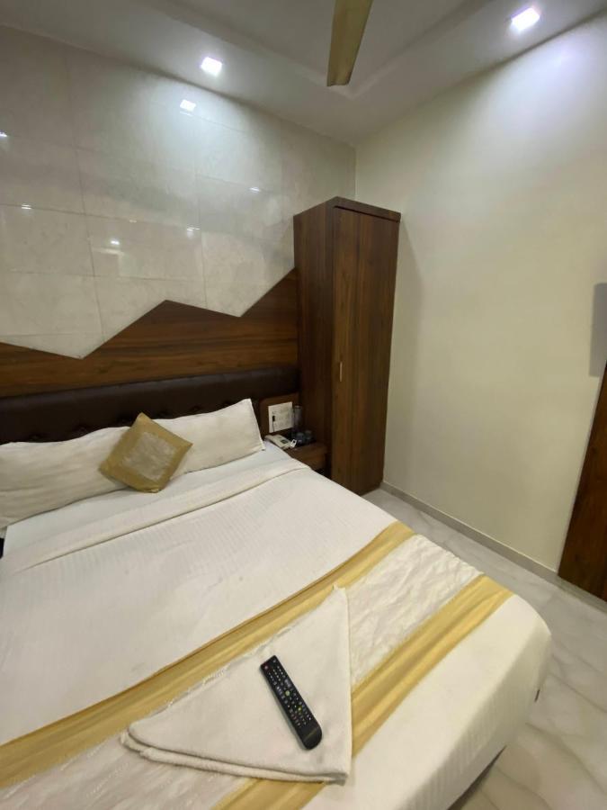 Hotel Palace Residency near Lokmanya Tilak Terminus Mumbai Bagian luar foto