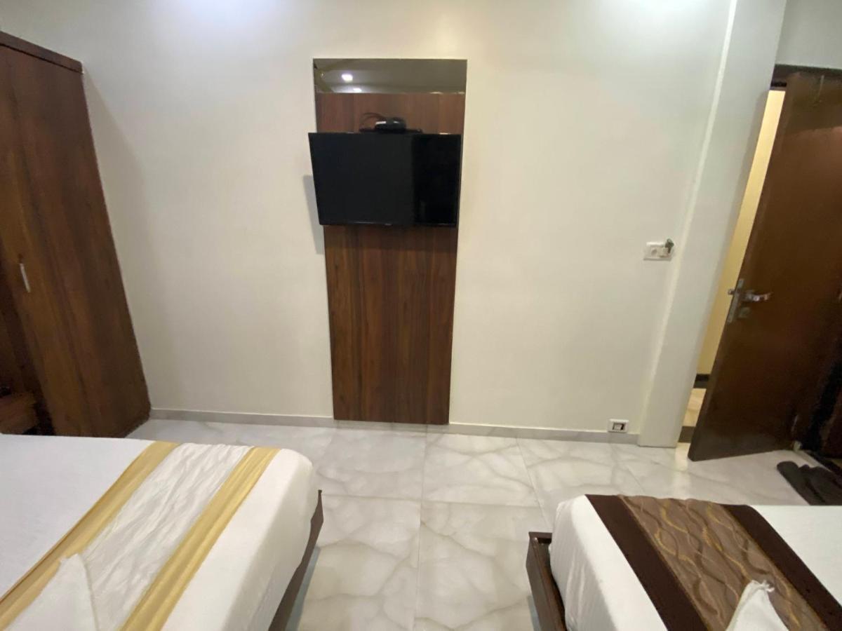 Hotel Palace Residency near Lokmanya Tilak Terminus Mumbai Bagian luar foto