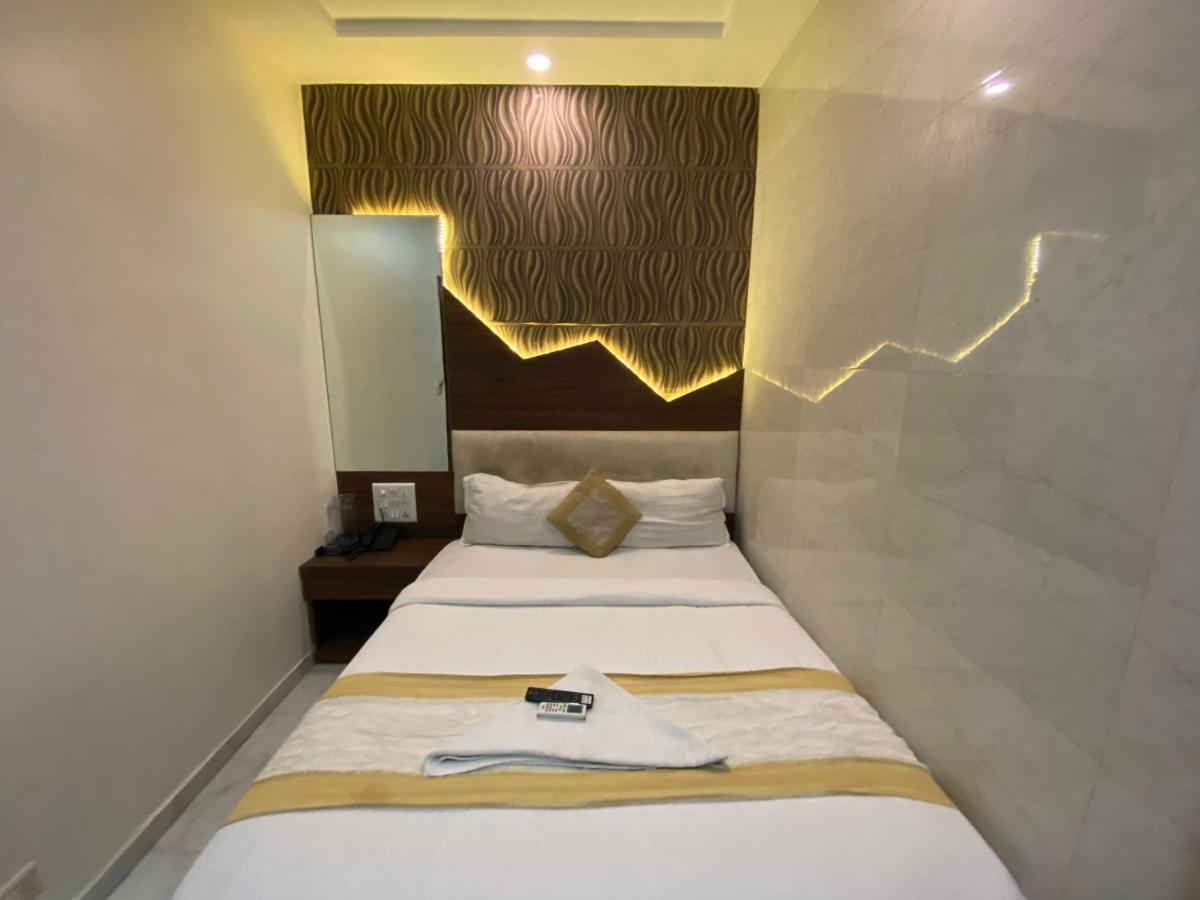 Hotel Palace Residency near Lokmanya Tilak Terminus Mumbai Bagian luar foto