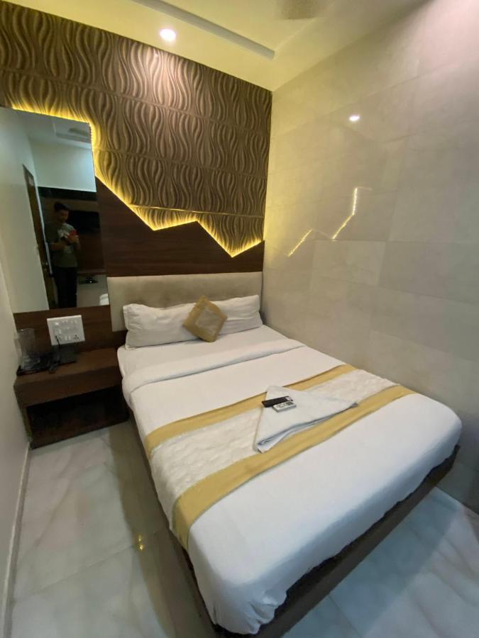 Hotel Palace Residency near Lokmanya Tilak Terminus Mumbai Bagian luar foto