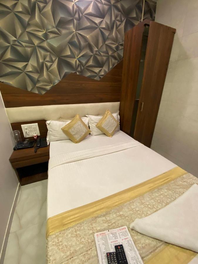 Hotel Palace Residency near Lokmanya Tilak Terminus Mumbai Bagian luar foto