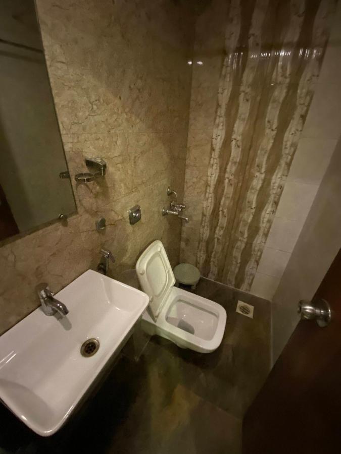Hotel Palace Residency near Lokmanya Tilak Terminus Mumbai Bagian luar foto