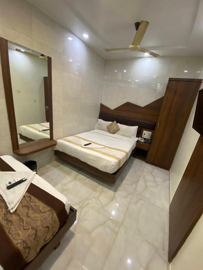 Hotel Palace Residency near Lokmanya Tilak Terminus Mumbai Bagian luar foto