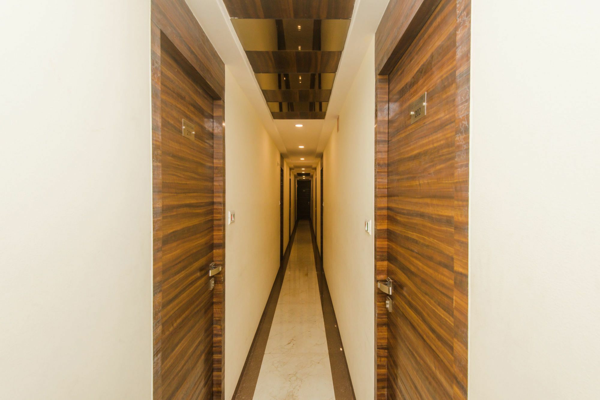Hotel Palace Residency near Lokmanya Tilak Terminus Mumbai Bagian luar foto
