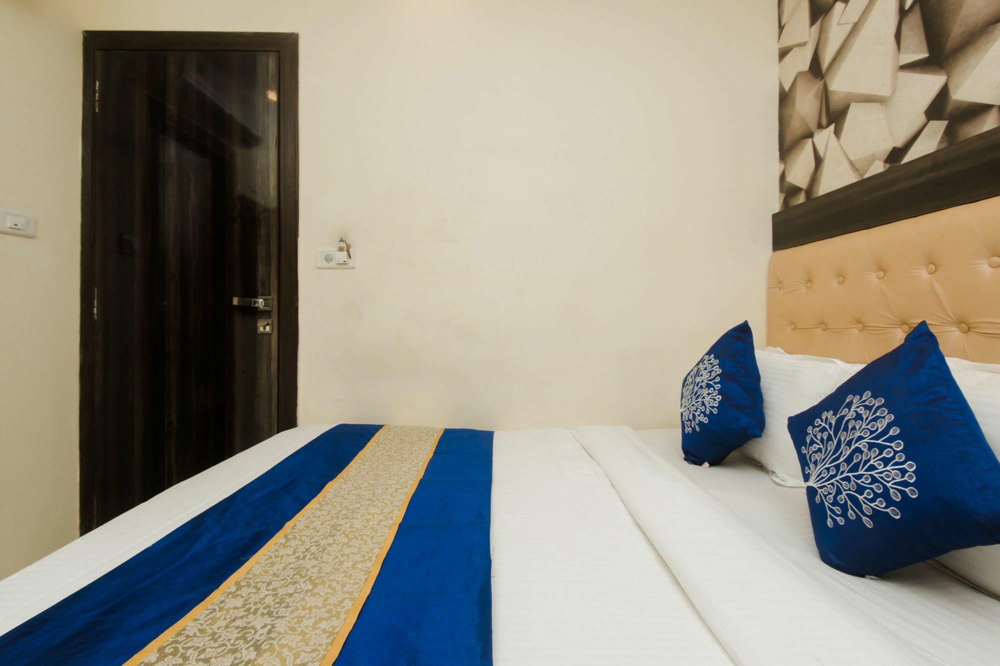 Hotel Palace Residency near Lokmanya Tilak Terminus Mumbai Bagian luar foto